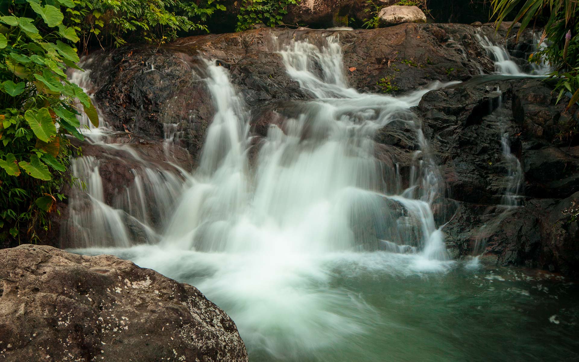 https://mdw-travel-data-us-east-1.s3.amazonaws.com/img/country/Laos/Kaeng-Teng-Ngeuk-Waterfall/img_00.jpg
