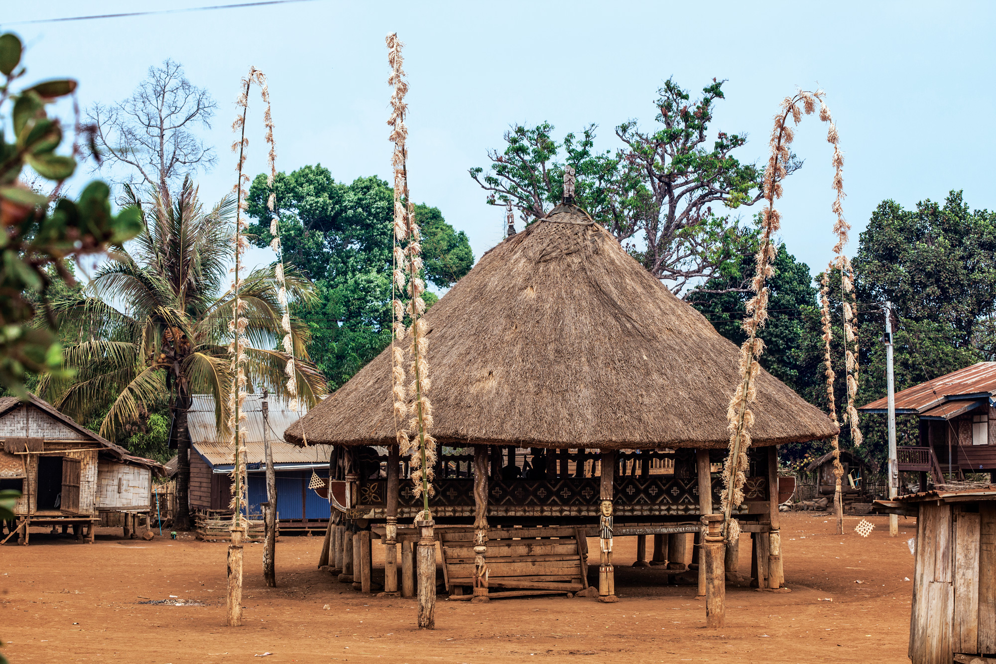 https://mdw-travel-data-us-east-1.s3.amazonaws.com/img/country/Laos/Katu-Cultural-Village/img_02.jpg