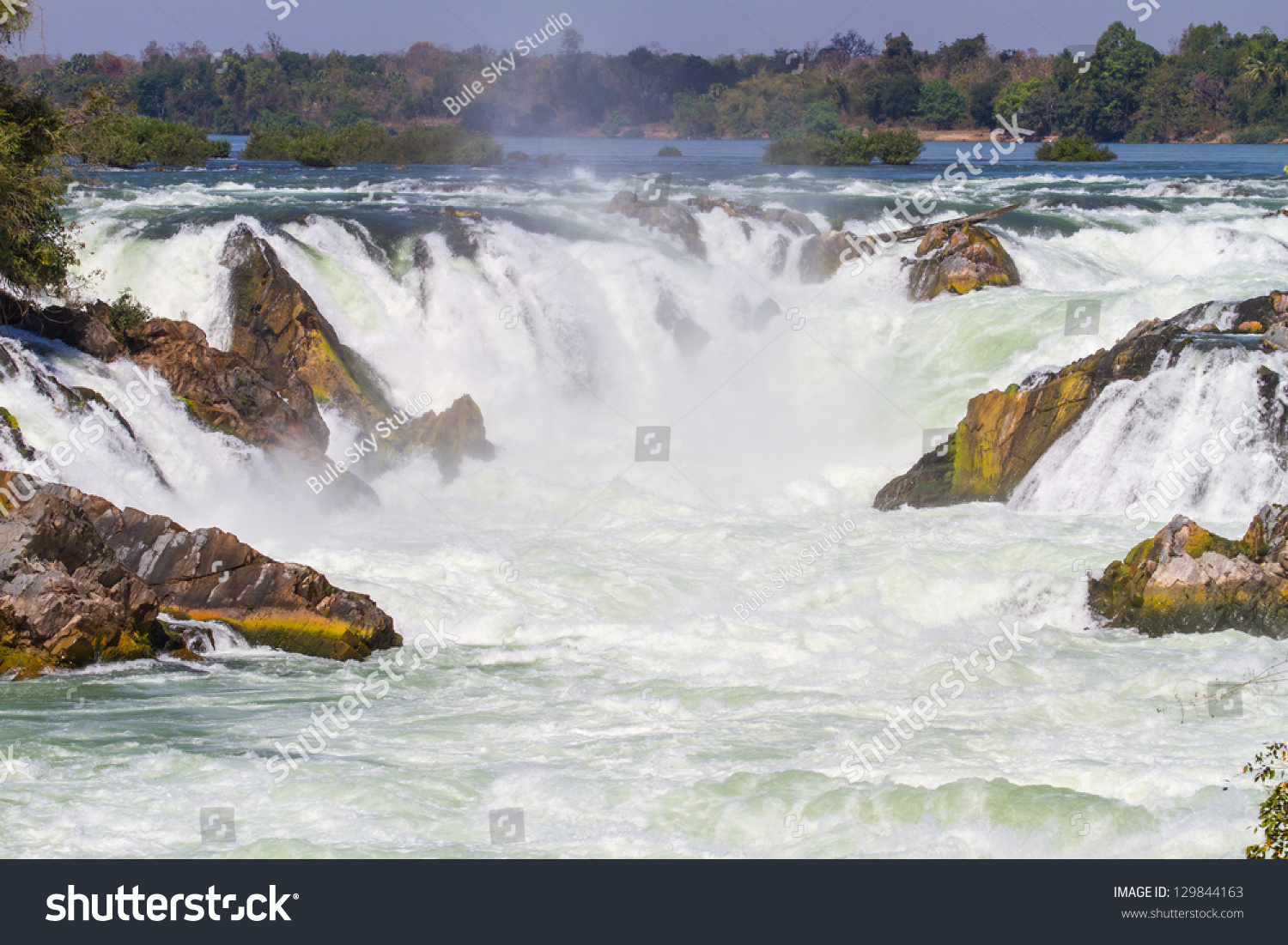https://mdw-travel-data-us-east-1.s3.amazonaws.com/img/country/Laos/Khon-Pa-Soi-Waterfall/img_02.jpg