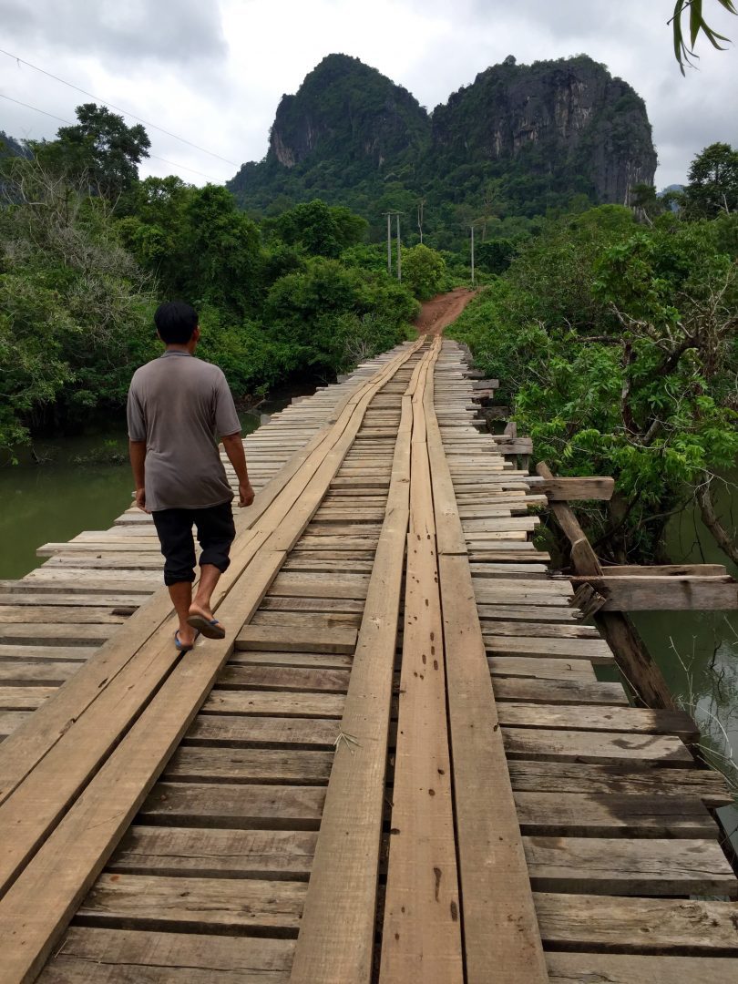 https://mdw-travel-data-us-east-1.s3.amazonaws.com/img/country/Laos/Konglor-Bridge/img_02.jpg
