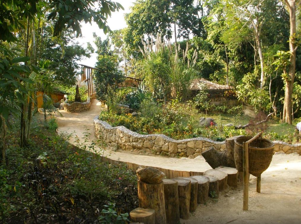 https://mdw-travel-data-us-east-1.s3.amazonaws.com/img/country/Laos/Kuang-Si-Butterfly-Park/img_01.jpg