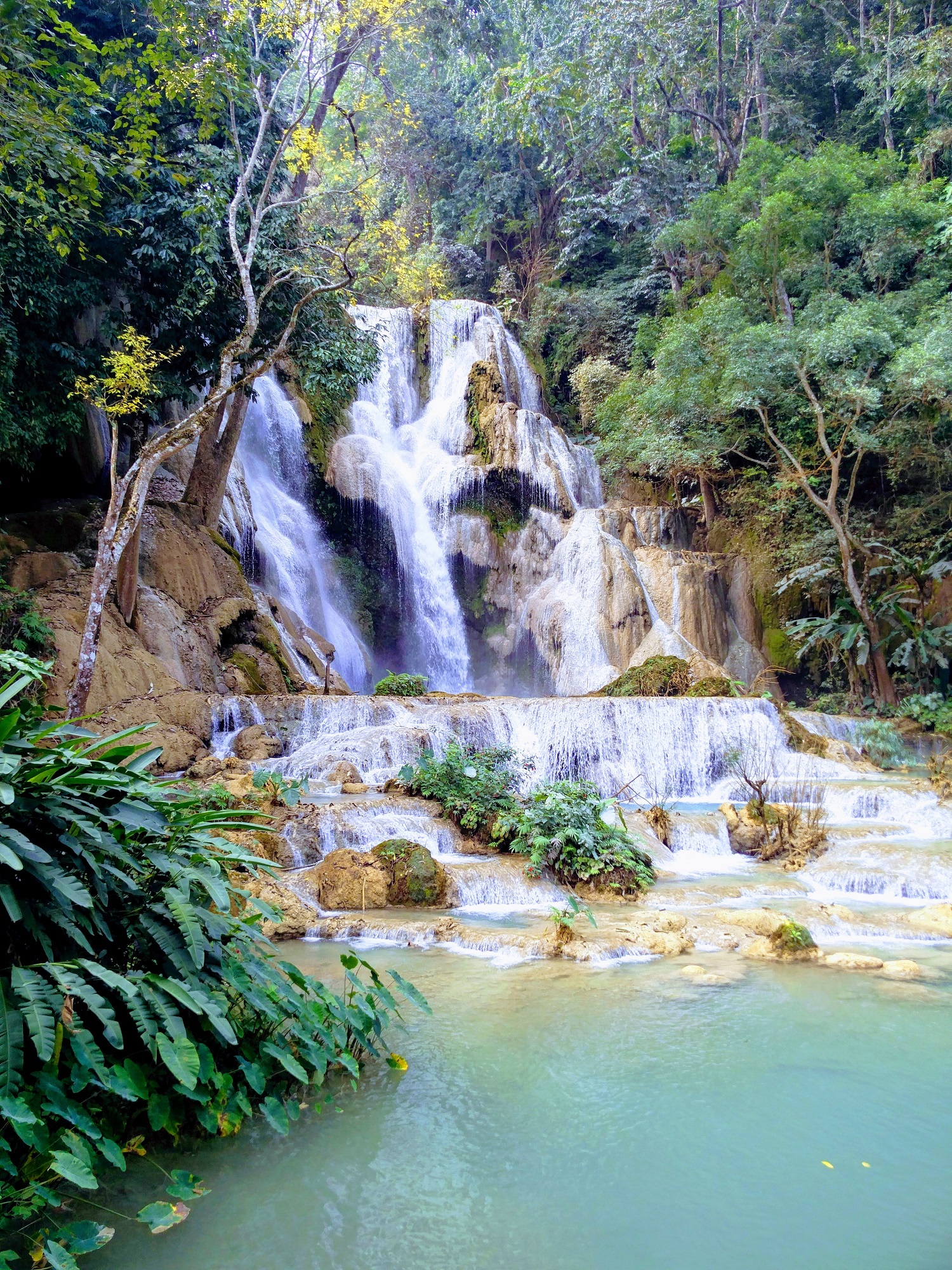 https://mdw-travel-data-us-east-1.s3.amazonaws.com/img/country/Laos/Kuang-Si-Waterfalls/img_04.jpg