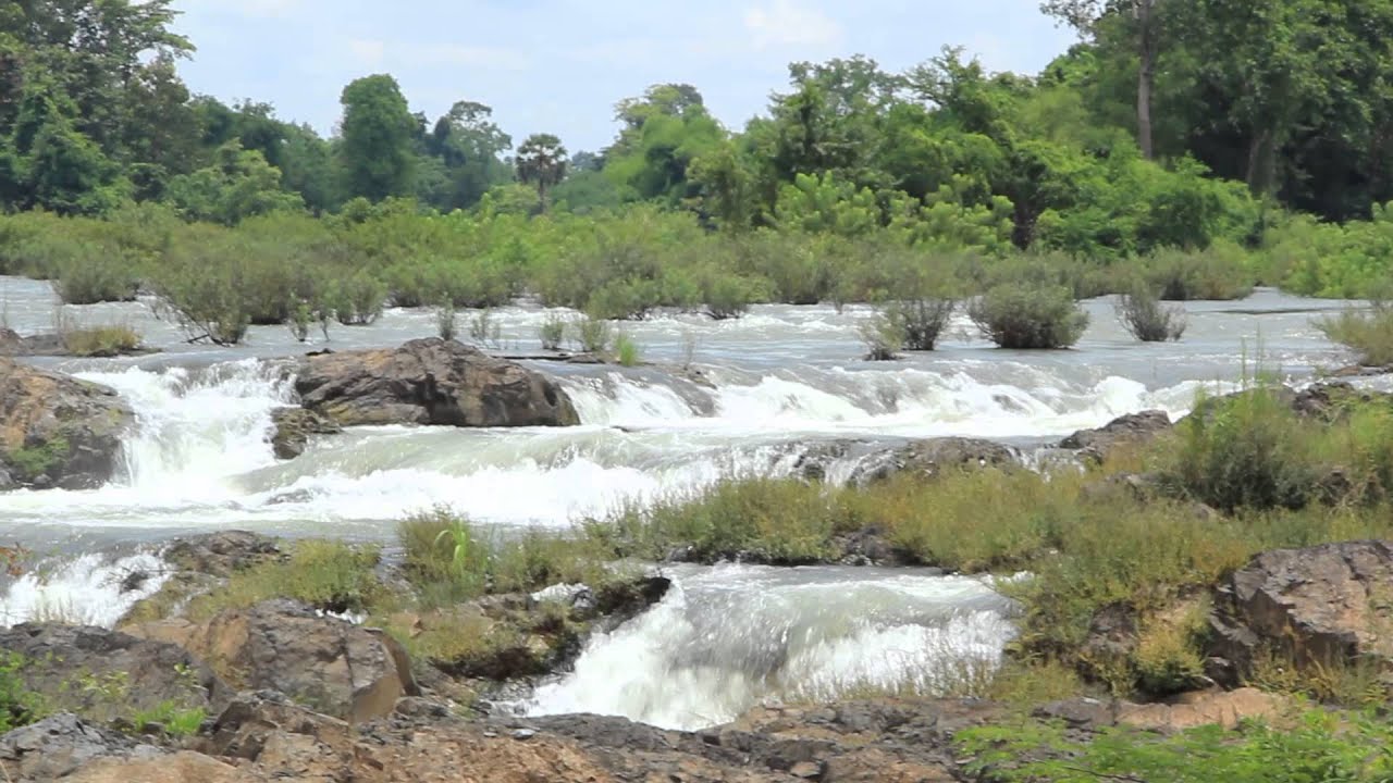 https://mdw-travel-data-us-east-1.s3.amazonaws.com/img/country/Laos/Liphi-Waterfall--Somphamit-/img_00.jpg