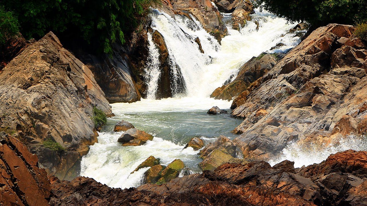 https://mdw-travel-data-us-east-1.s3.amazonaws.com/img/country/Laos/Liphi-Waterfall/img_00.jpg