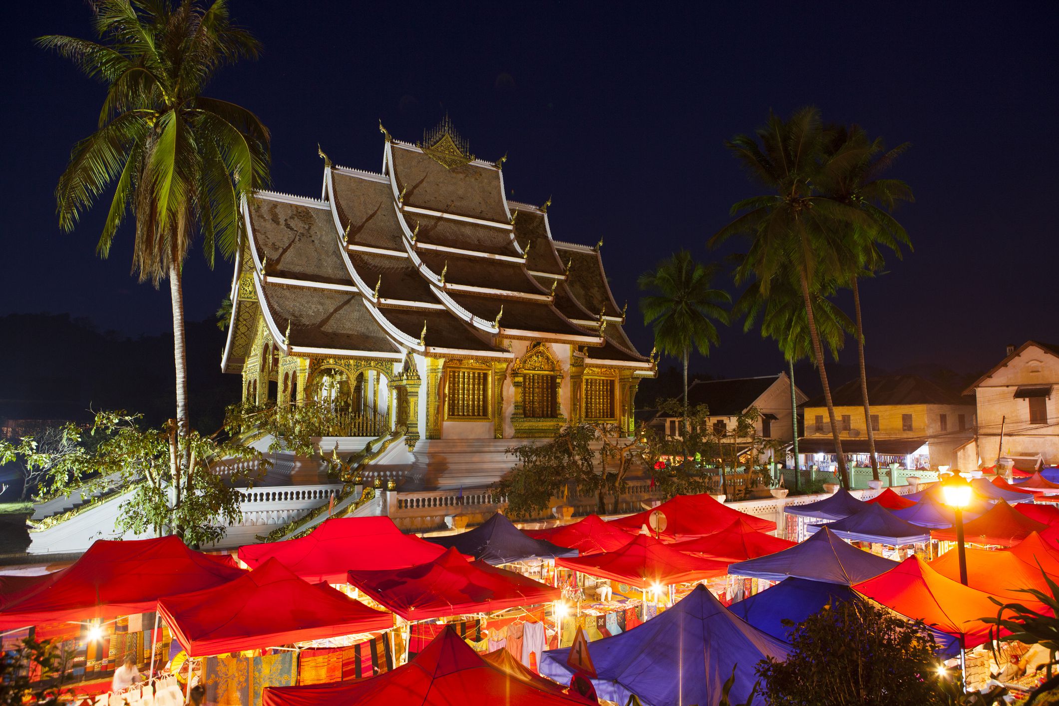 https://mdw-travel-data-us-east-1.s3.amazonaws.com/img/country/Laos/Luang-Prabang-Night-Market/img_00.jpg
