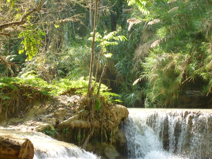 https://mdw-travel-data-us-east-1.s3.amazonaws.com/img/country/Laos/Lusi-Waterfall/img_02.jpg