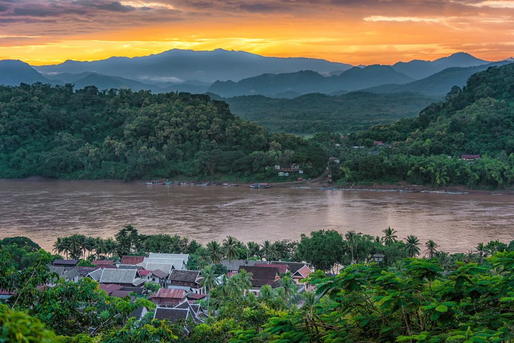 https://mdw-travel-data-us-east-1.s3.amazonaws.com/img/country/Laos/Mekong-River-Sunset/img_00.jpg