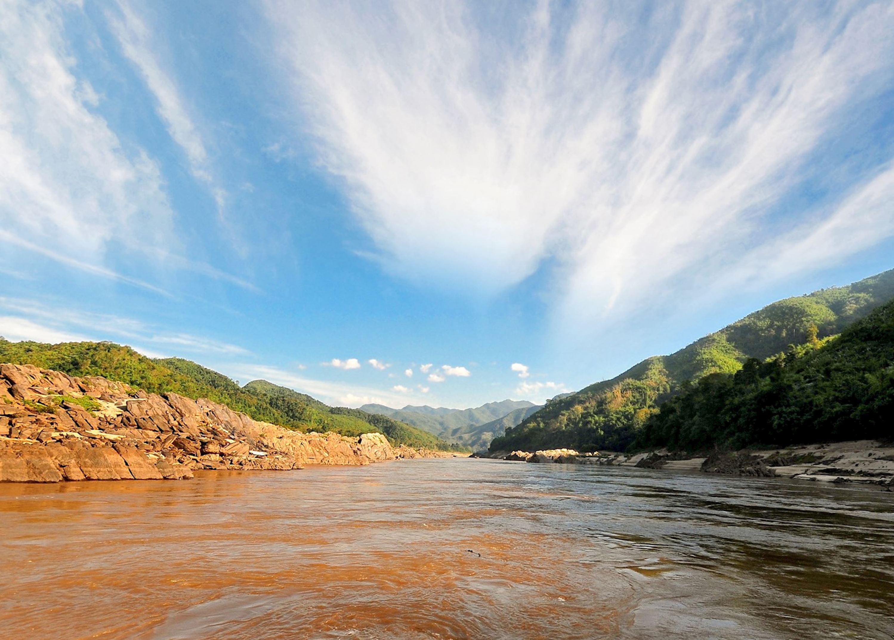 https://mdw-travel-data-us-east-1.s3.amazonaws.com/img/country/Laos/Mekong-River/img_01.jpg