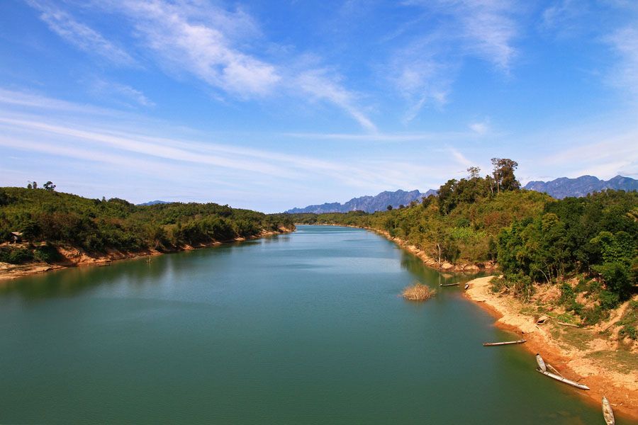 https://mdw-travel-data-us-east-1.s3.amazonaws.com/img/country/Laos/Mekong-River/img_02.jpg