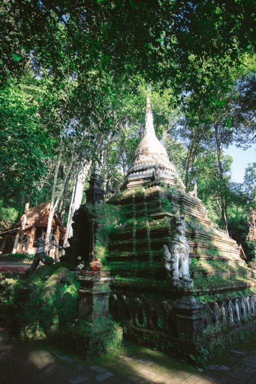 https://mdw-travel-data-us-east-1.s3.amazonaws.com/img/country/Laos/Monks-Trail/img_03.jpg