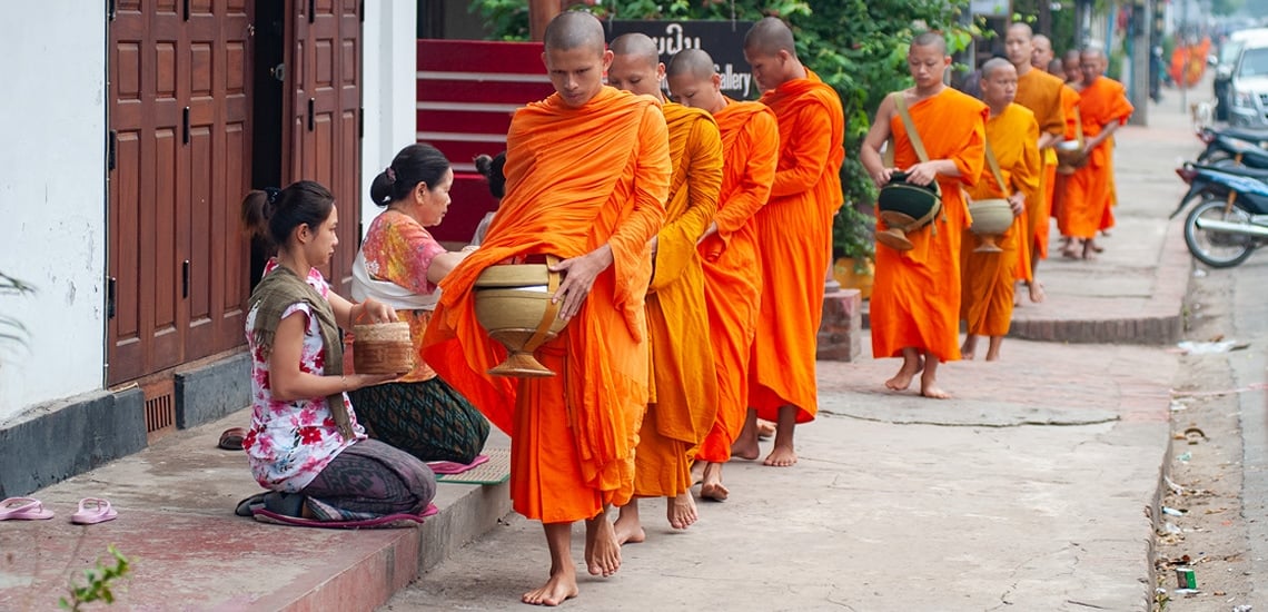 https://mdw-travel-data-us-east-1.s3.amazonaws.com/img/country/Laos/Morning-Alms-Giving-Ceremony/img_00.jpg