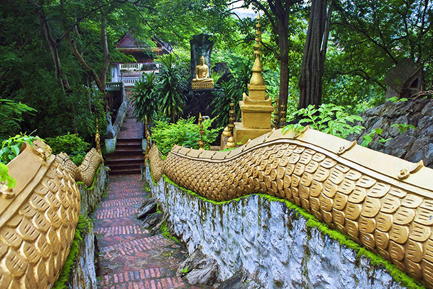 https://mdw-travel-data-us-east-1.s3.amazonaws.com/img/country/Laos/Mount-Phousi/img_01.jpg