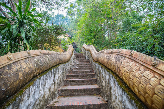https://mdw-travel-data-us-east-1.s3.amazonaws.com/img/country/Laos/Mount-Phousi/img_04.jpg