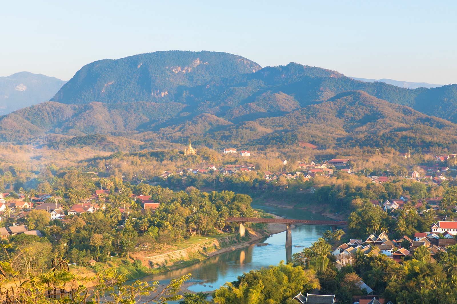 https://mdw-travel-data-us-east-1.s3.amazonaws.com/img/country/Laos/Mount-Phousi/img_05.jpg