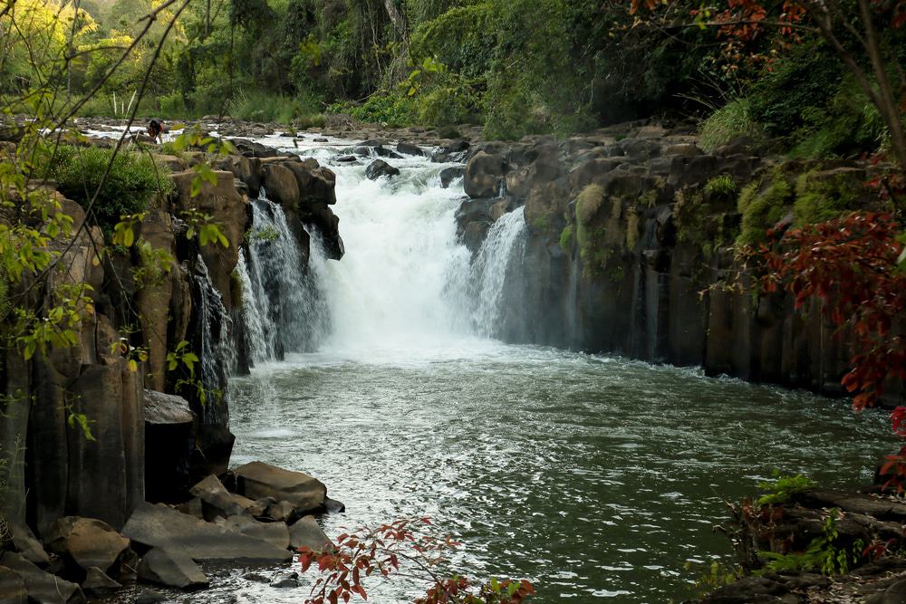 https://mdw-travel-data-us-east-1.s3.amazonaws.com/img/country/Laos/Na-Sanam-Waterfall/img_02.jpg
