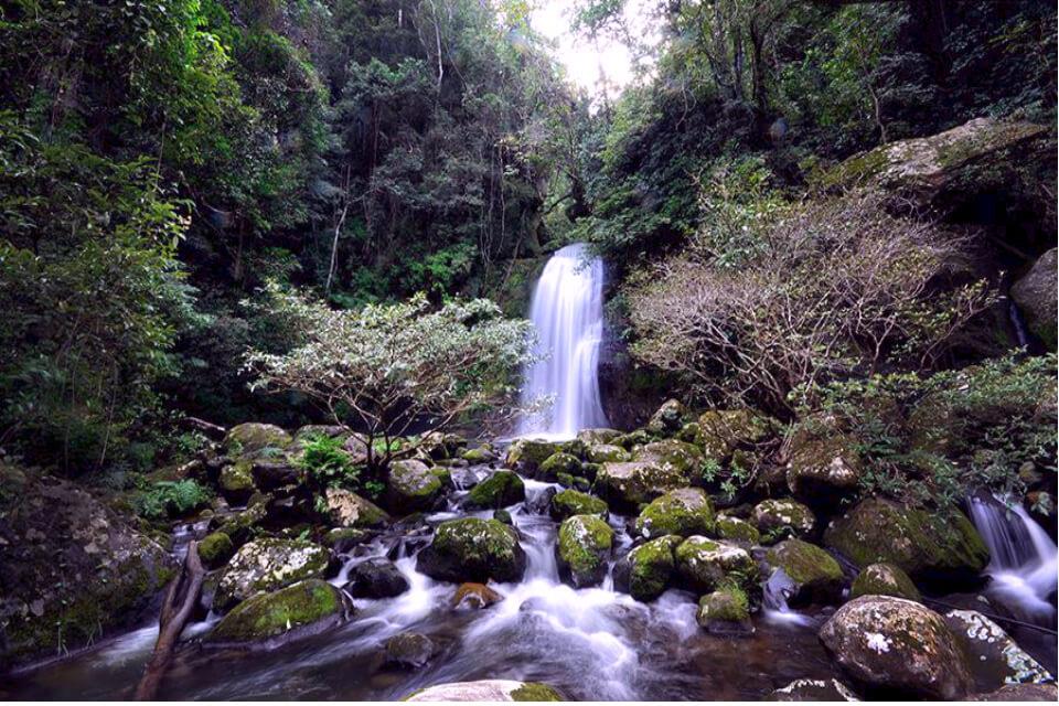 https://mdw-travel-data-us-east-1.s3.amazonaws.com/img/country/Laos/Nam-Dee-Waterfall/img_01.jpg