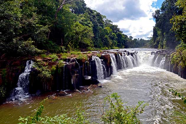 https://mdw-travel-data-us-east-1.s3.amazonaws.com/img/country/Laos/Nam-Dee-Waterfall/img_03.jpg