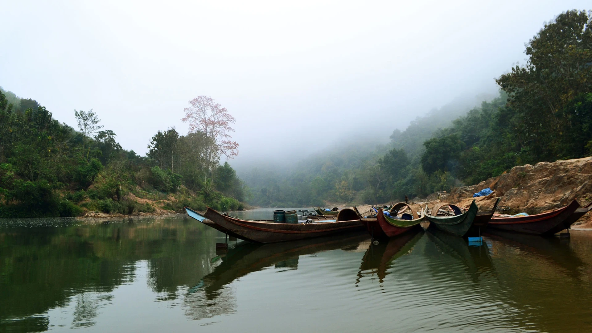 https://mdw-travel-data-us-east-1.s3.amazonaws.com/img/country/Laos/Nam-Ha-NPA---Ecotourism-Project-Manager-Office/img_02.jpg