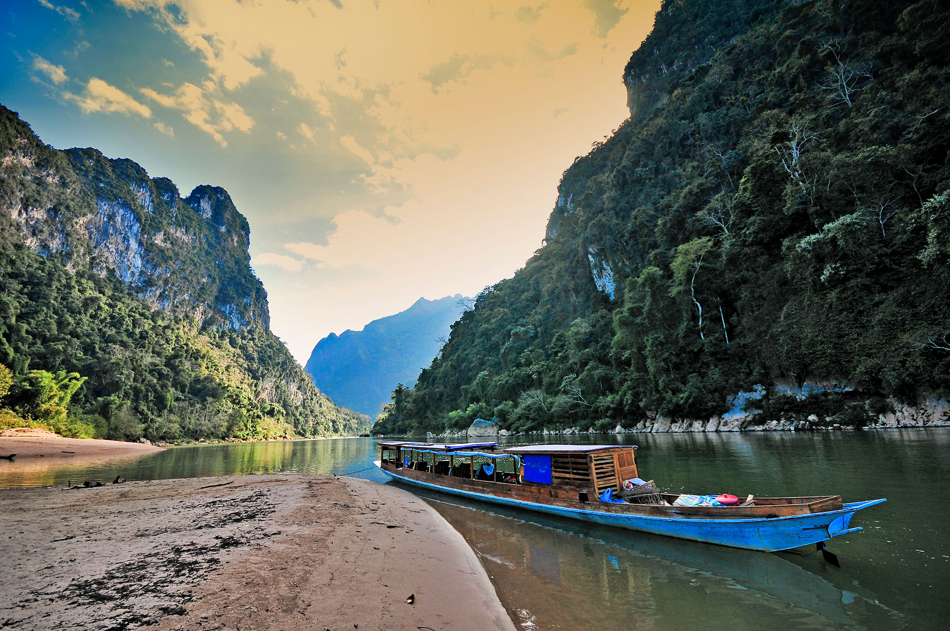 https://mdw-travel-data-us-east-1.s3.amazonaws.com/img/country/Laos/Nam-Leuk-Reservoir/img_03.jpg
