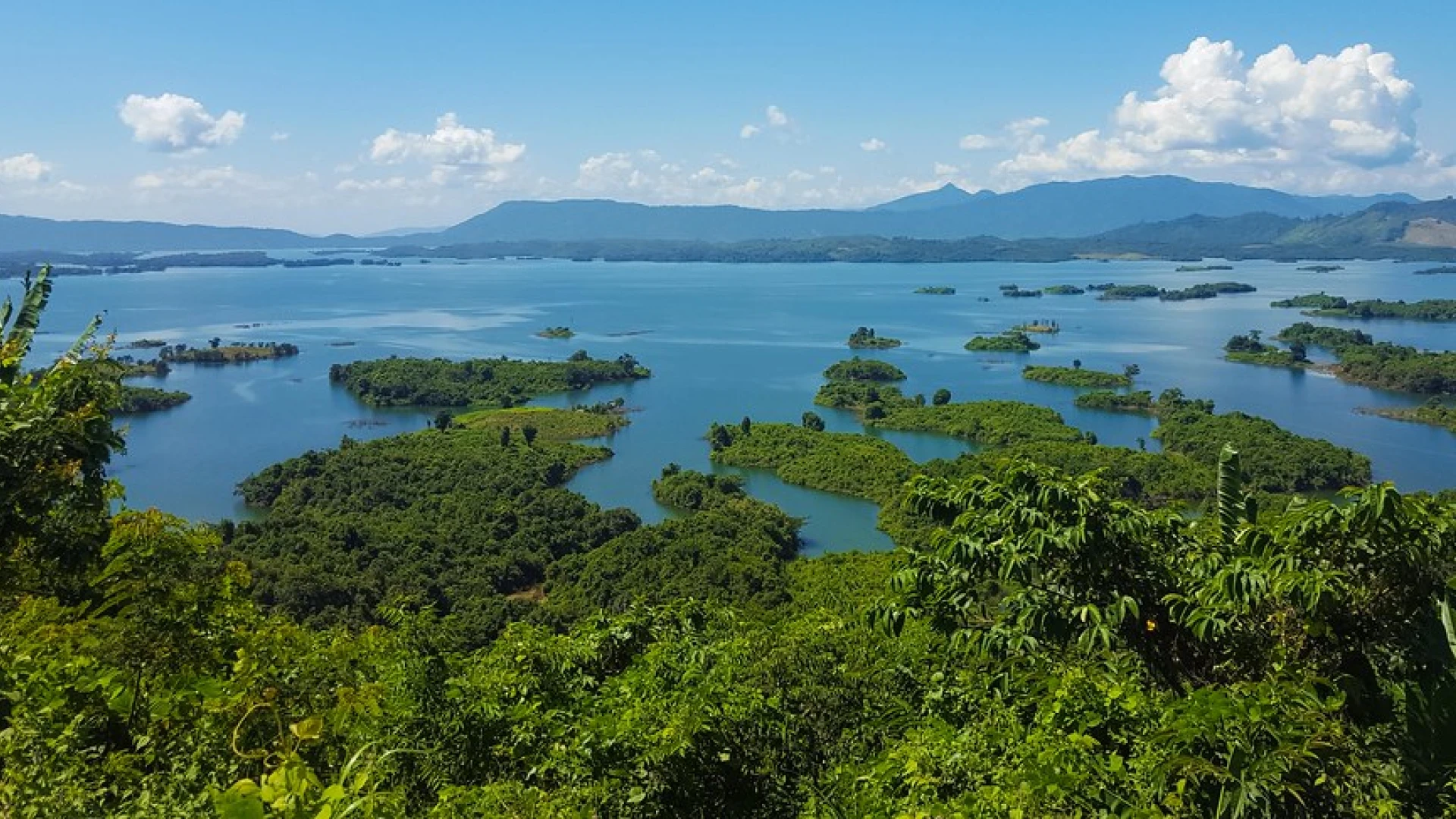 https://mdw-travel-data-us-east-1.s3.amazonaws.com/img/country/Laos/Nam-Ngum-Lake/img_01.jpg