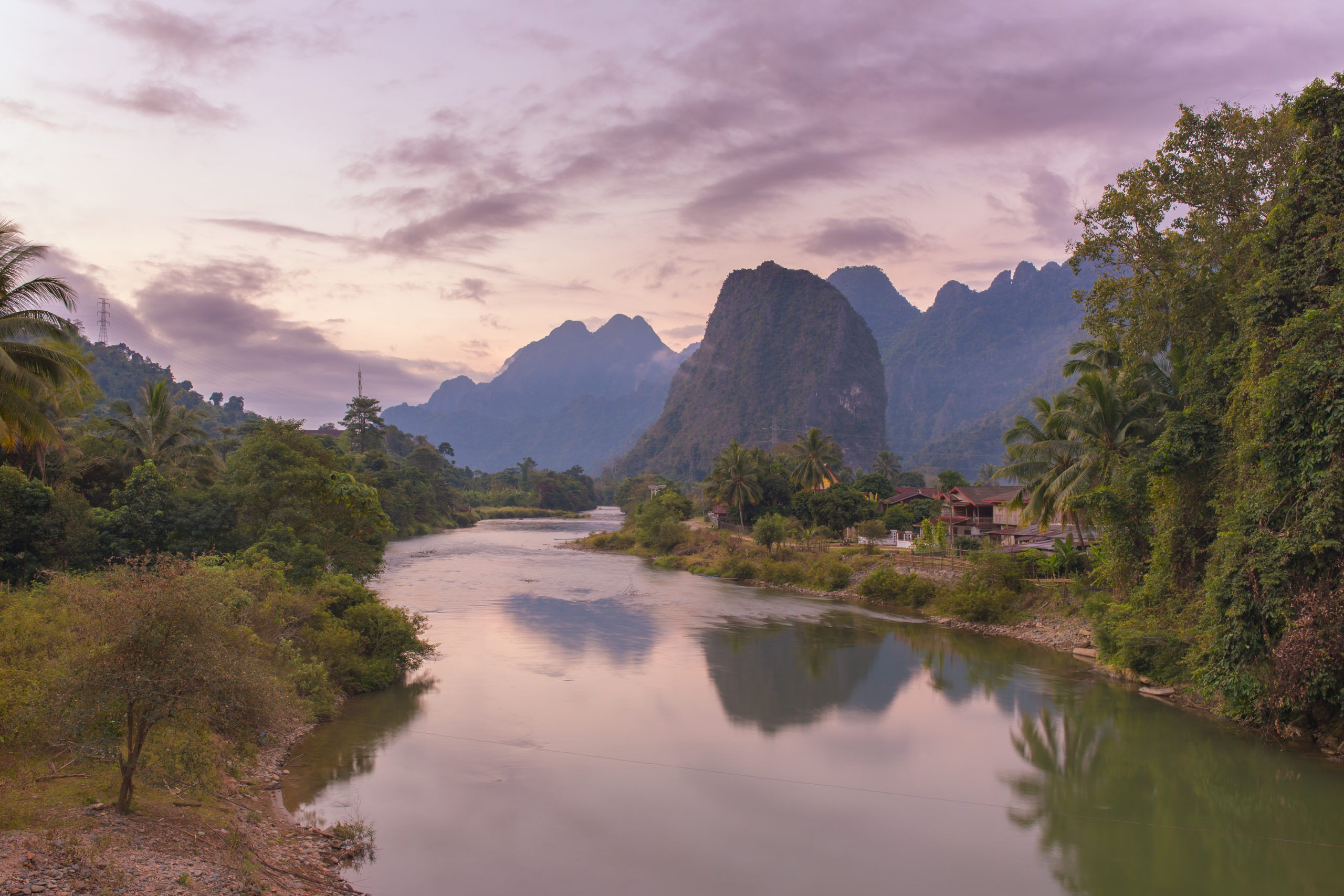 https://mdw-travel-data-us-east-1.s3.amazonaws.com/img/country/Laos/Nam-Song-River/img_01.jpg