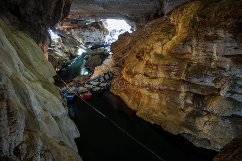 https://mdw-travel-data-us-east-1.s3.amazonaws.com/img/country/Laos/Nang-Aen-Cave/img_03.jpg