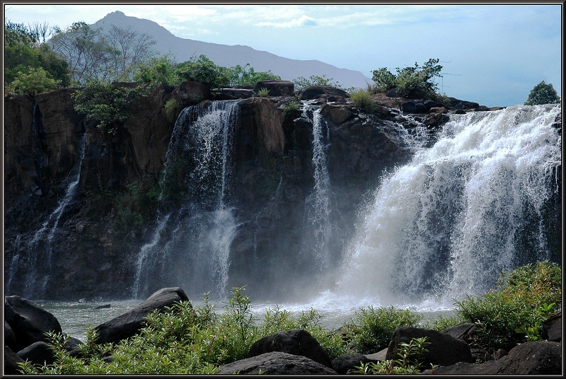 https://mdw-travel-data-us-east-1.s3.amazonaws.com/img/country/Laos/Nebong-Waterfall/img_01.jpg