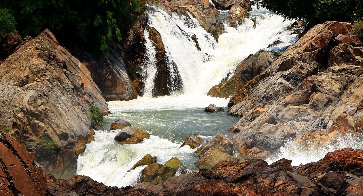 https://mdw-travel-data-us-east-1.s3.amazonaws.com/img/country/Laos/Nga-Phi-Long-Rapids/img_01.jpg