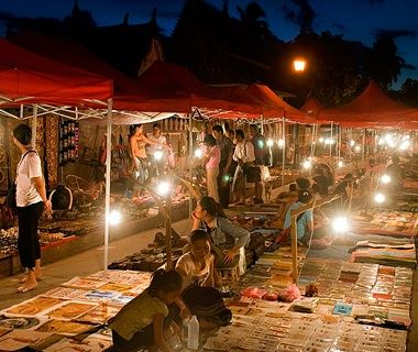 https://mdw-travel-data-us-east-1.s3.amazonaws.com/img/country/Laos/Night-Market/img_04.jpg