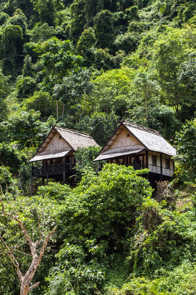 https://mdw-travel-data-us-east-1.s3.amazonaws.com/img/country/Laos/Nong-Khiaw-Riverside-Garden-Restaurant/img_01.jpg