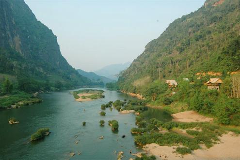 https://mdw-travel-data-us-east-1.s3.amazonaws.com/img/country/Laos/Nong-Khiaw-Riverside-Garden-Restaurant/img_02.jpg