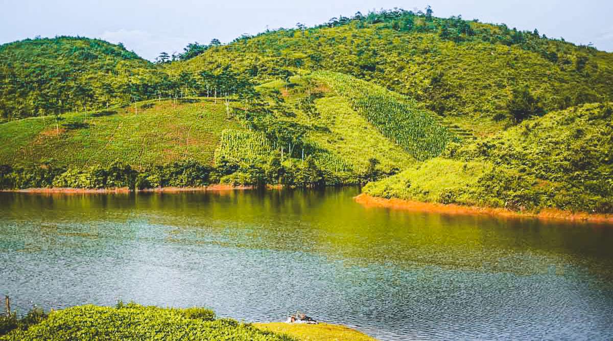 https://mdw-travel-data-us-east-1.s3.amazonaws.com/img/country/Laos/Nong-Tang-Lake/img_02.jpg
