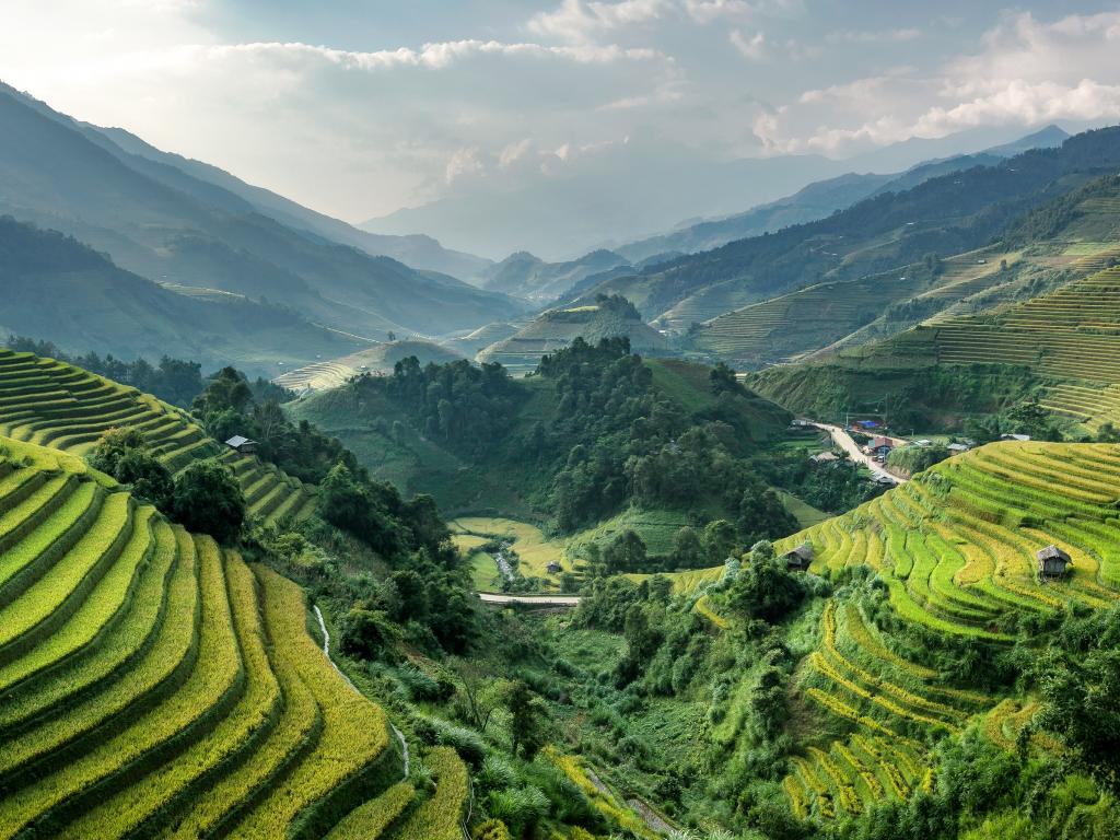 https://mdw-travel-data-us-east-1.s3.amazonaws.com/img/country/Laos/Old-French-Embankment/img_03.jpg