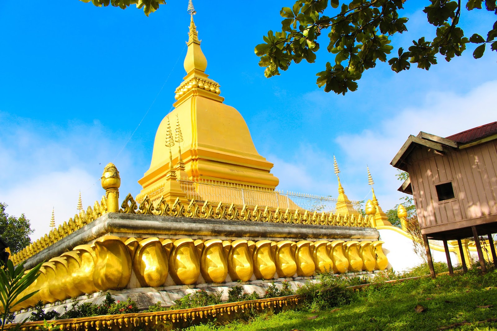 https://mdw-travel-data-us-east-1.s3.amazonaws.com/img/country/Laos/Oudomxay-Night-Market/img_00.jpg