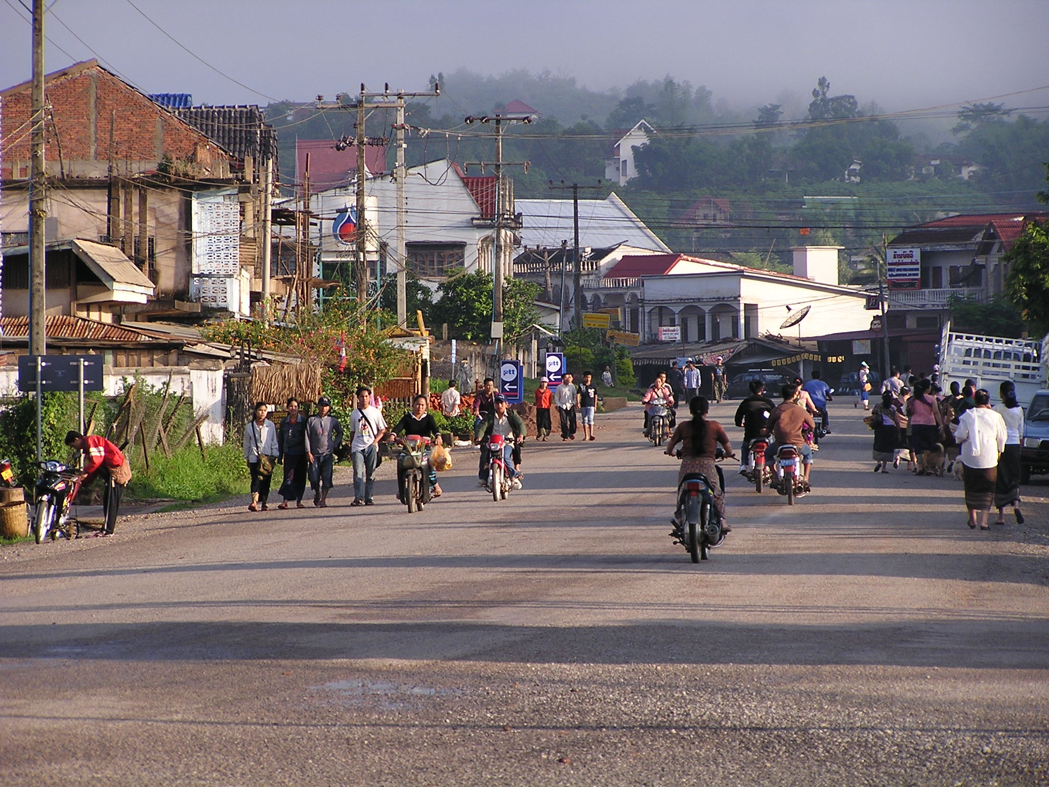 https://mdw-travel-data-us-east-1.s3.amazonaws.com/img/country/Laos/Oudomxay-Night-Market/img_02.jpg