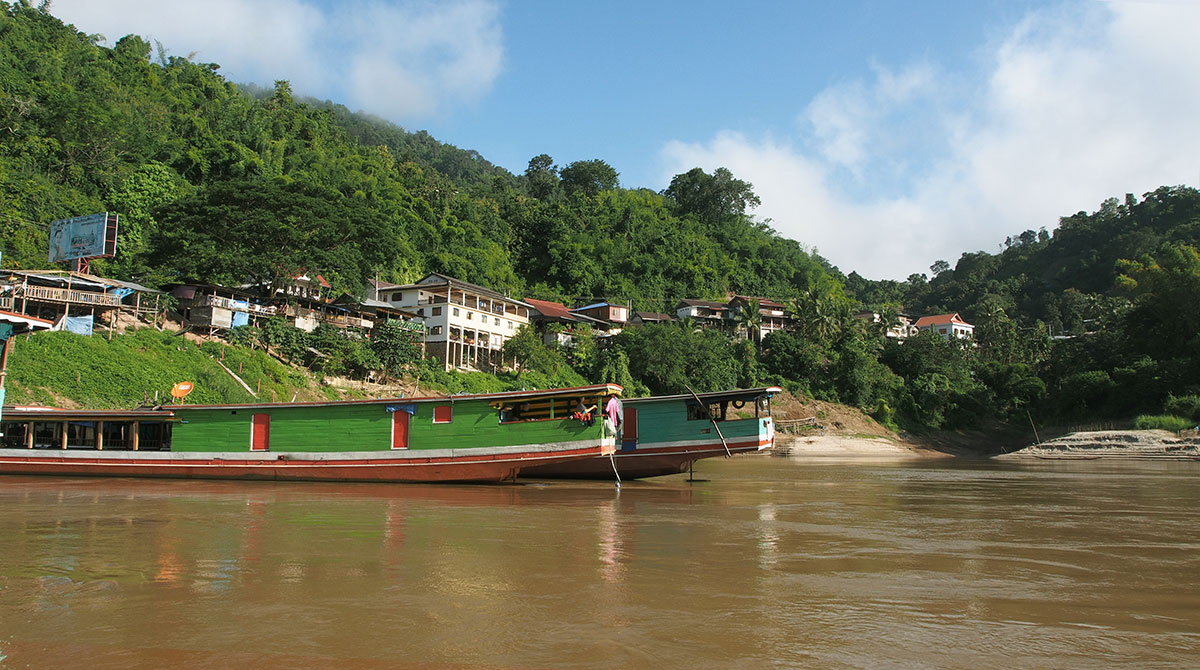 https://mdw-travel-data-us-east-1.s3.amazonaws.com/img/country/Laos/Pakbeng-Village/img_00.jpg