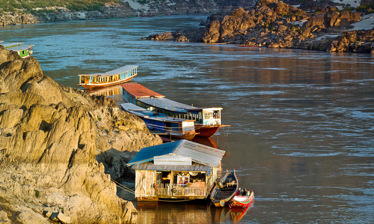 https://mdw-travel-data-us-east-1.s3.amazonaws.com/img/country/Laos/Pakbeng/img_01.jpg