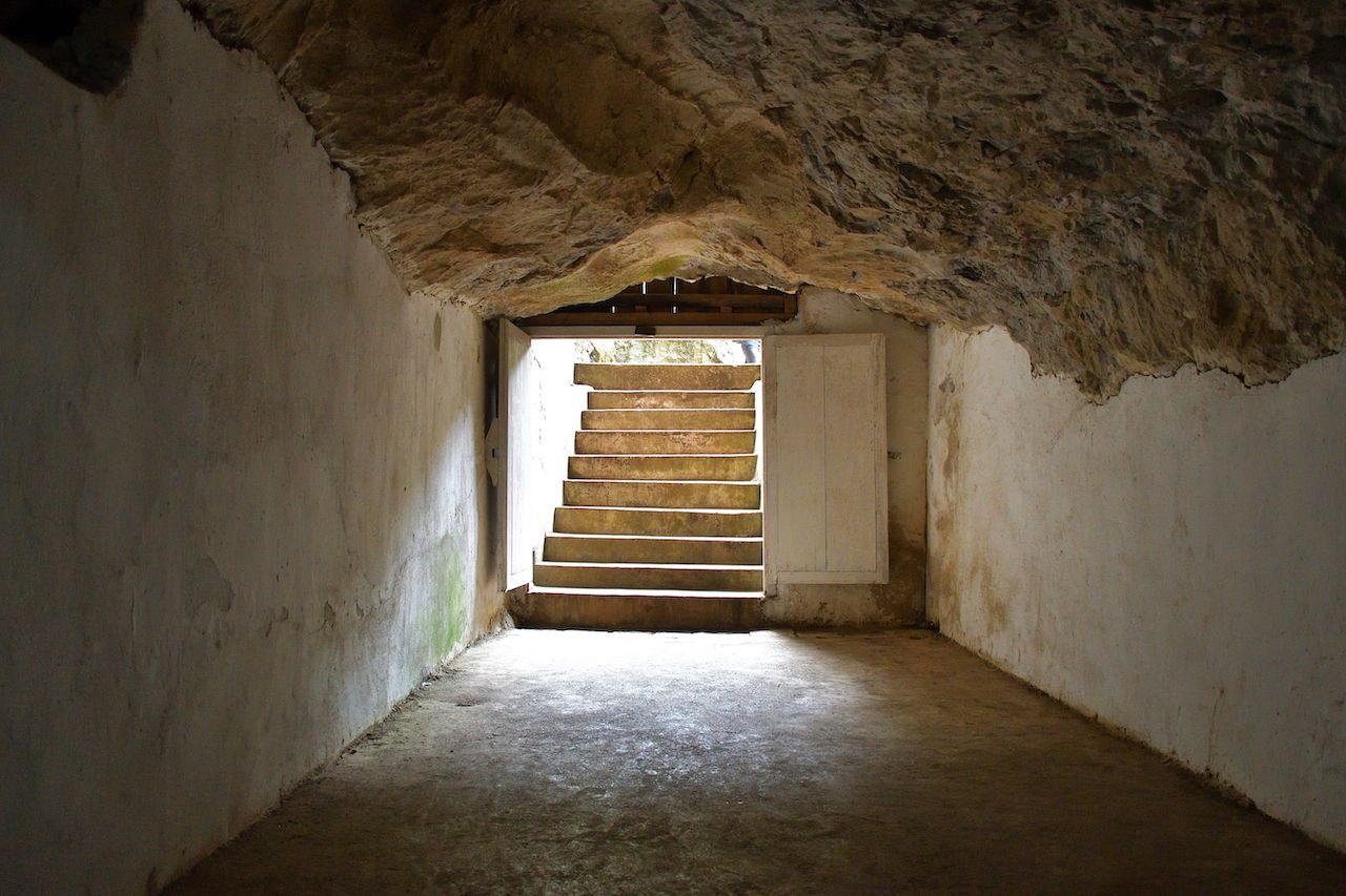https://mdw-travel-data-us-east-1.s3.amazonaws.com/img/country/Laos/Pathet-Lao-Caves/img_02.jpg