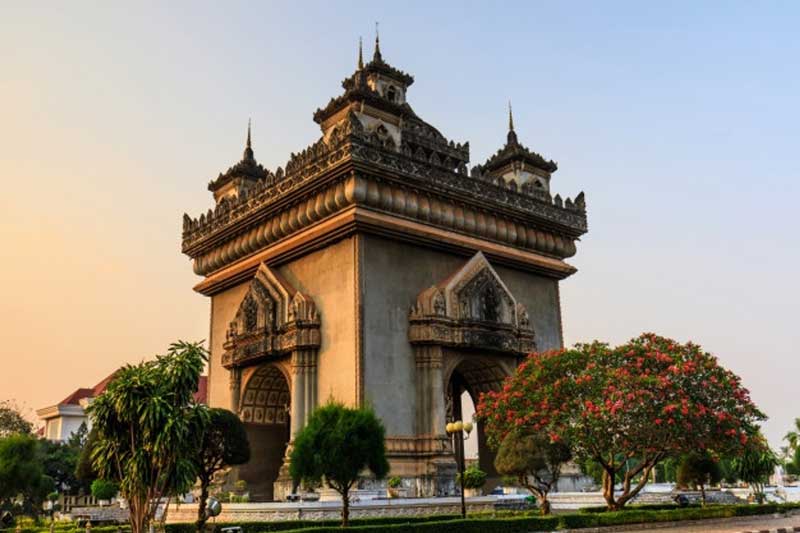 https://mdw-travel-data-us-east-1.s3.amazonaws.com/img/country/Laos/Patuxai-Park/img_01.jpg