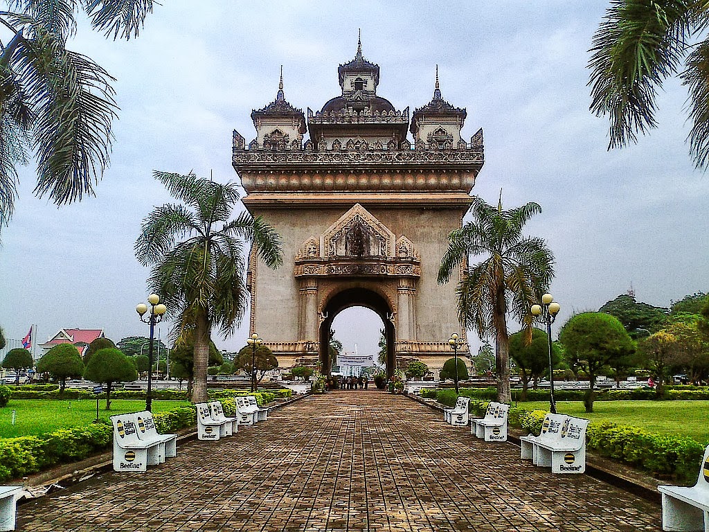 https://mdw-travel-data-us-east-1.s3.amazonaws.com/img/country/Laos/Patuxai-Park/img_02.jpg