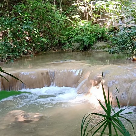 https://mdw-travel-data-us-east-1.s3.amazonaws.com/img/country/Laos/Pha-Daeng-Forest-Park/img_01.jpg