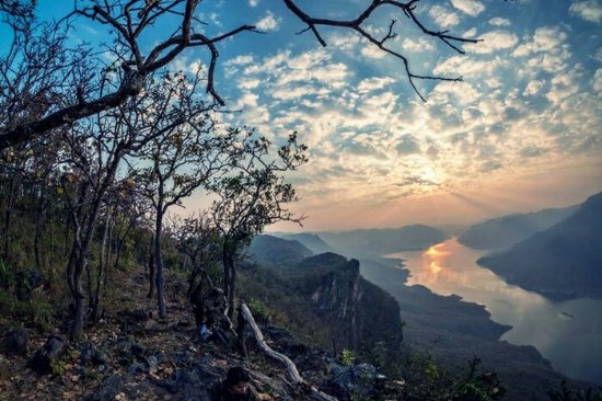 https://mdw-travel-data-us-east-1.s3.amazonaws.com/img/country/Laos/Pha-Daeng-Forest-Park/img_02.jpg