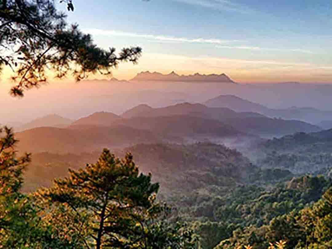 https://mdw-travel-data-us-east-1.s3.amazonaws.com/img/country/Laos/Pha-Daeng-Garden/img_03.jpg