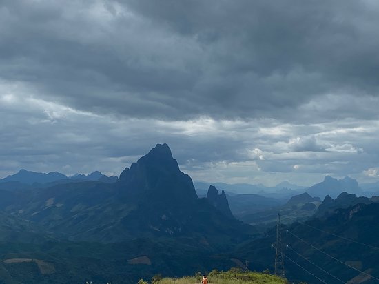 https://mdw-travel-data-us-east-1.s3.amazonaws.com/img/country/Laos/Phou-Khoun/img_01.jpg