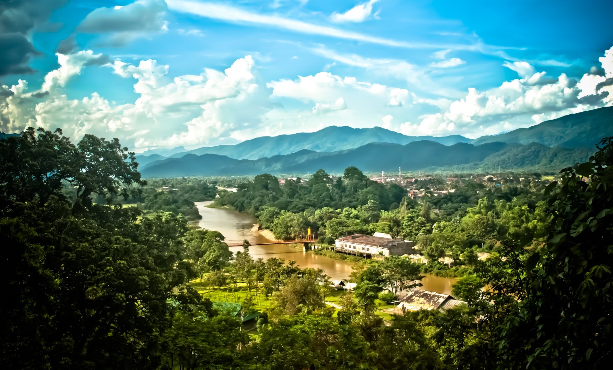 https://mdw-travel-data-us-east-1.s3.amazonaws.com/img/country/Laos/Phouxang-Stupa/img_02.jpg