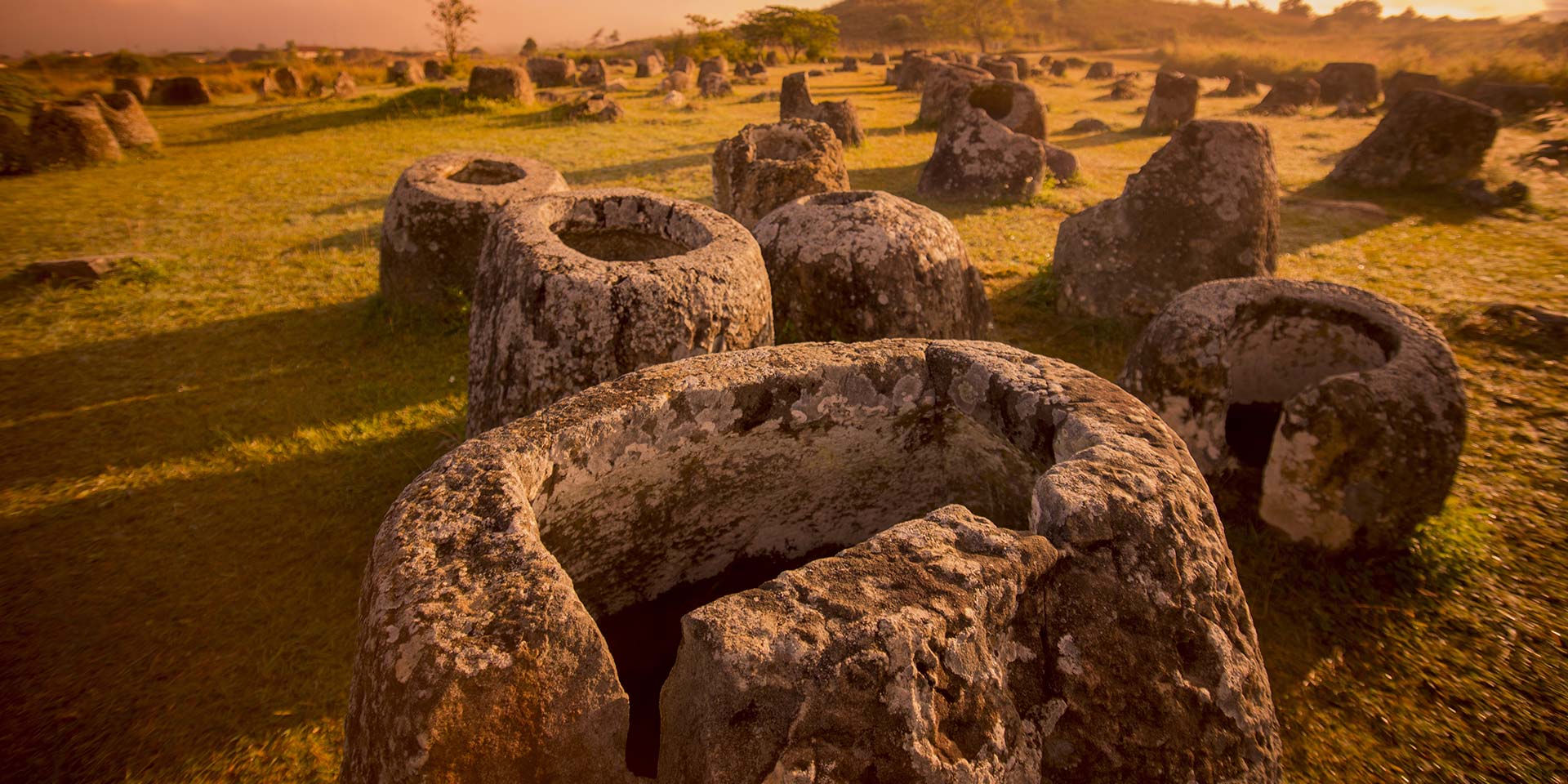 https://mdw-travel-data-us-east-1.s3.amazonaws.com/img/country/Laos/Plain-of-Jars-Site-3/img_00.jpg