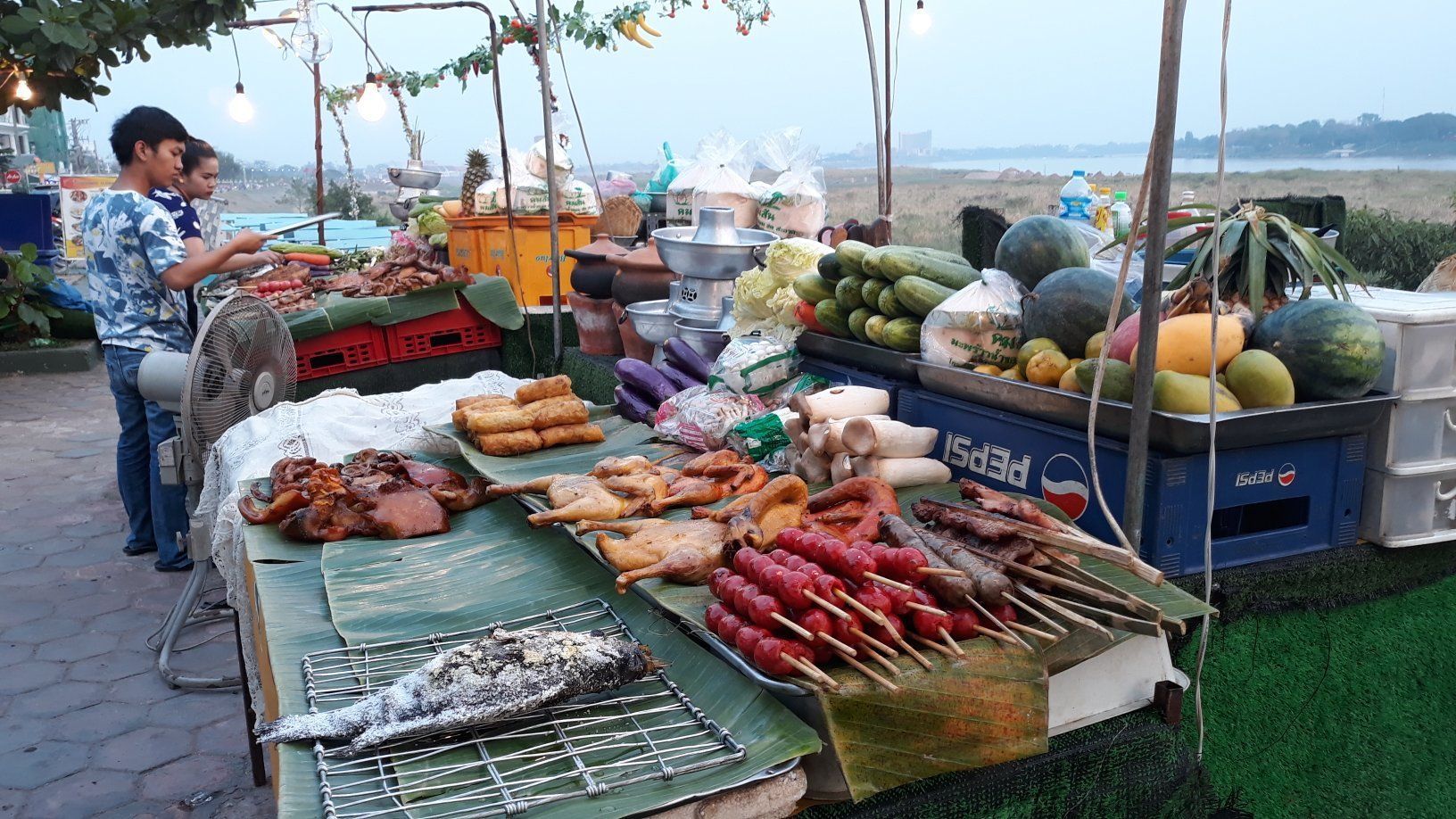 https://mdw-travel-data-us-east-1.s3.amazonaws.com/img/country/Laos/Riverside-Park/img_01.jpg