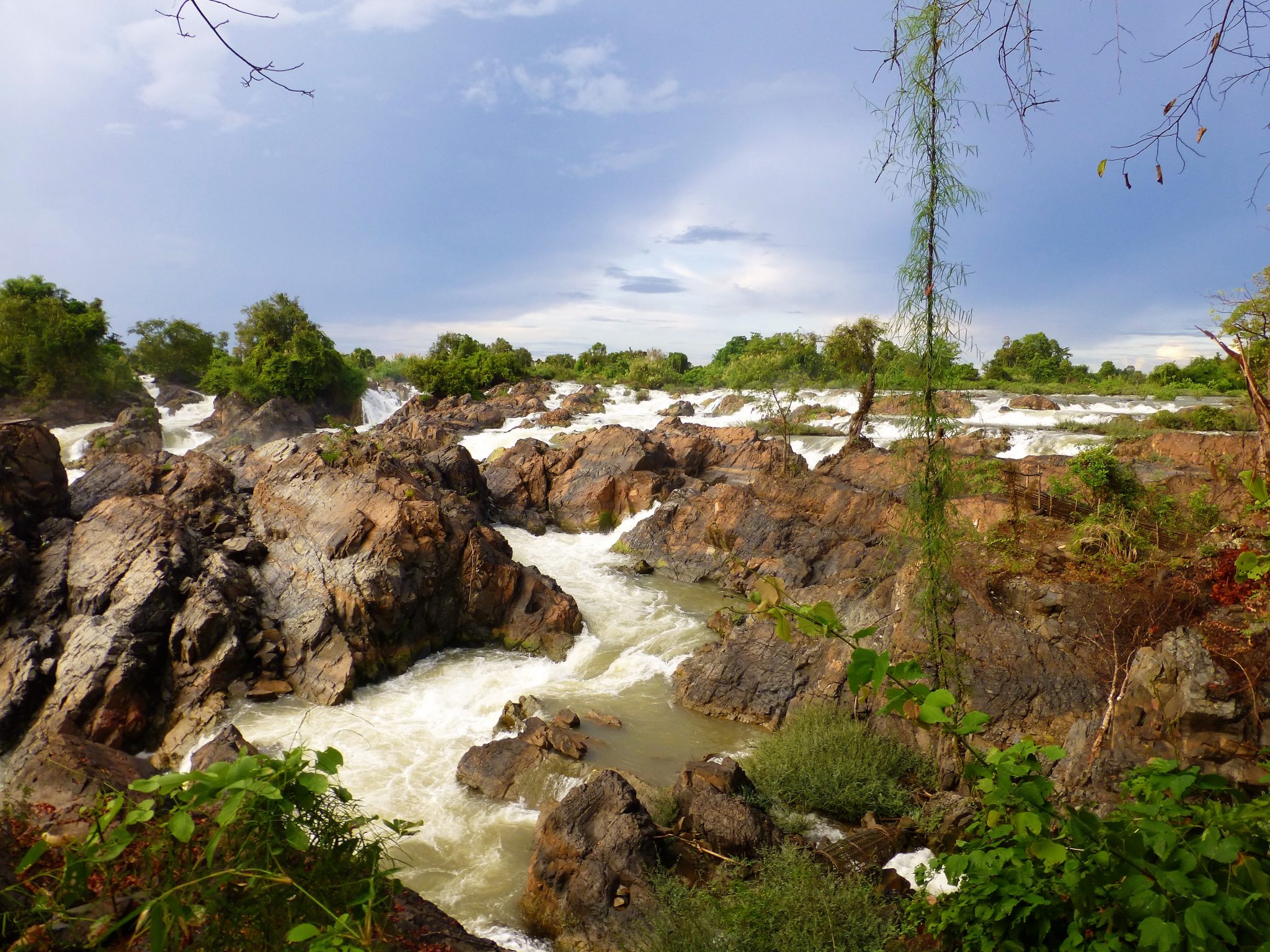 https://mdw-travel-data-us-east-1.s3.amazonaws.com/img/country/Laos/Si-Phan-Don--Four-Thousand-Islands-/img_02.jpg
