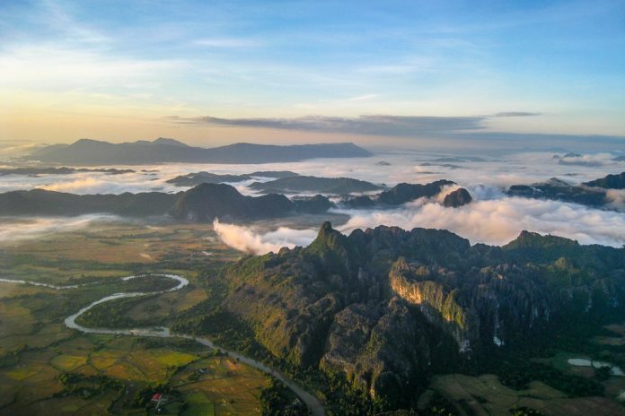 https://mdw-travel-data-us-east-1.s3.amazonaws.com/img/country/Laos/Suan-Vieng-Mark/img_03.jpg