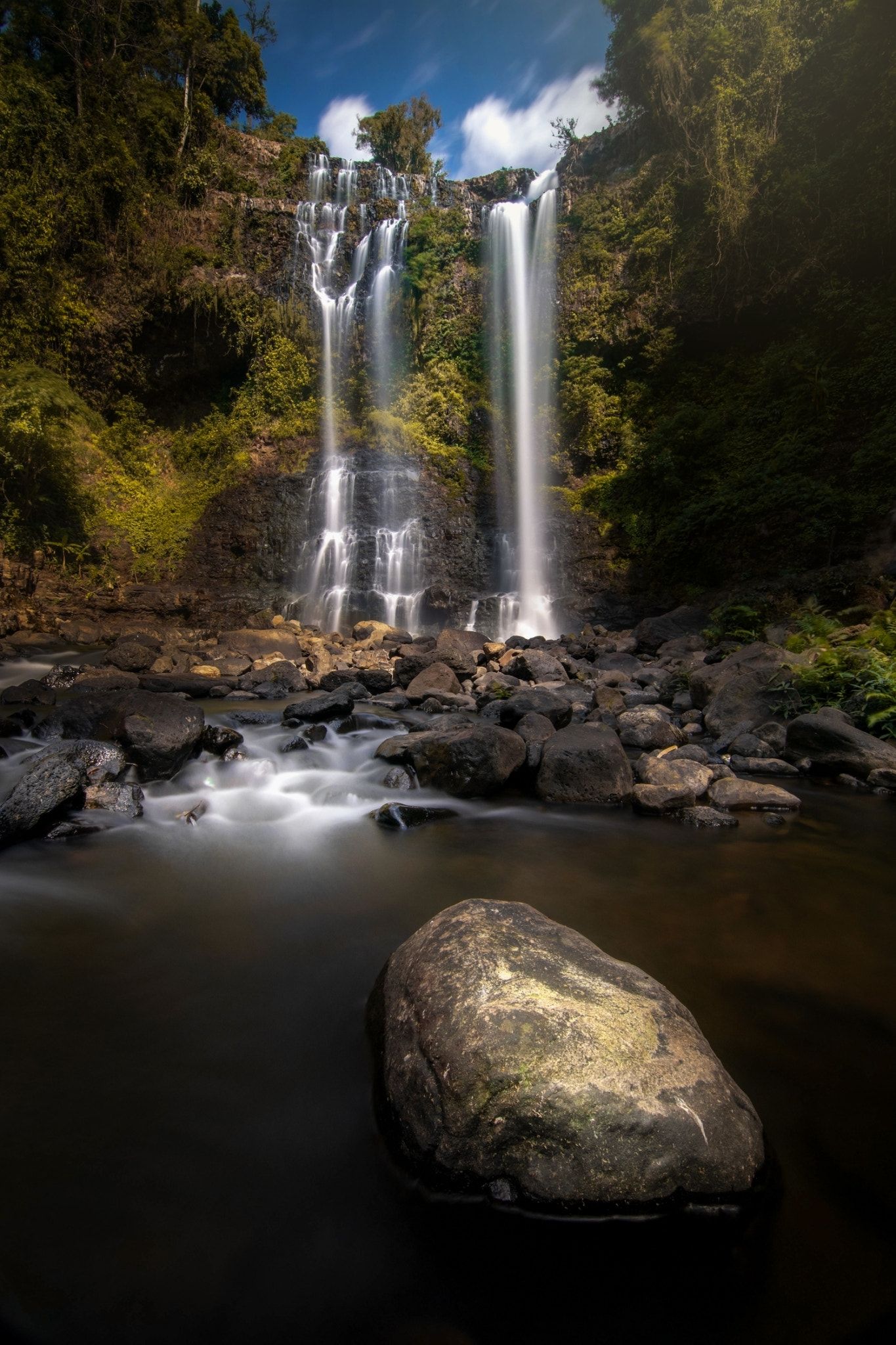 https://mdw-travel-data-us-east-1.s3.amazonaws.com/img/country/Laos/Tad-Gang-Waterfall/img_01.jpg
